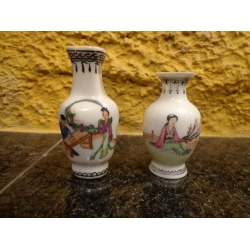 Conjunto 02 Vasinhos em Porcelana Oriental