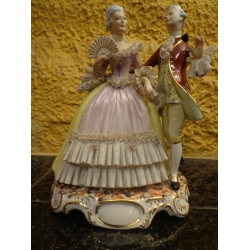 Escultório Casal em Porcelana Alemã