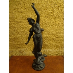 Escultrio Dama em Petit Bronze